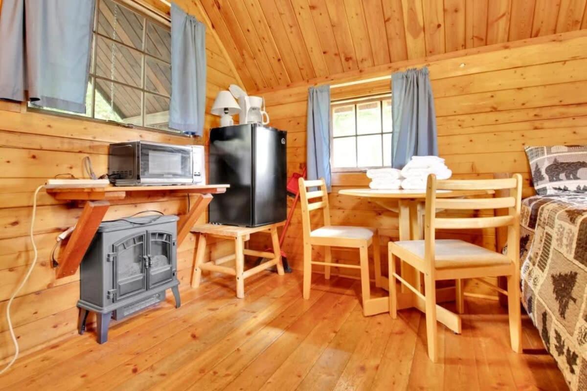 Rustic Cabin With Pool Access Bloomington Bagian luar foto