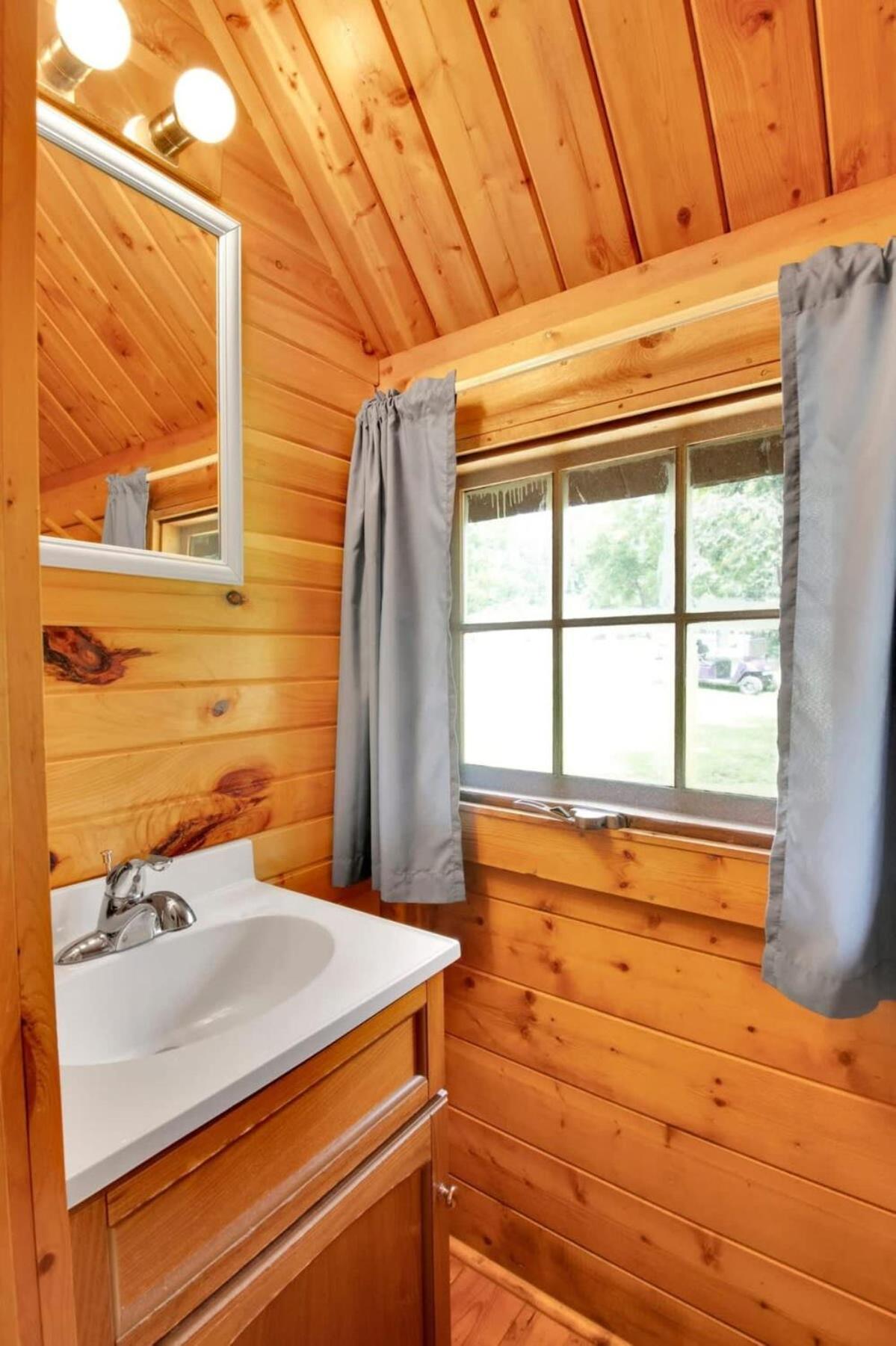 Rustic Cabin With Pool Access Bloomington Bagian luar foto