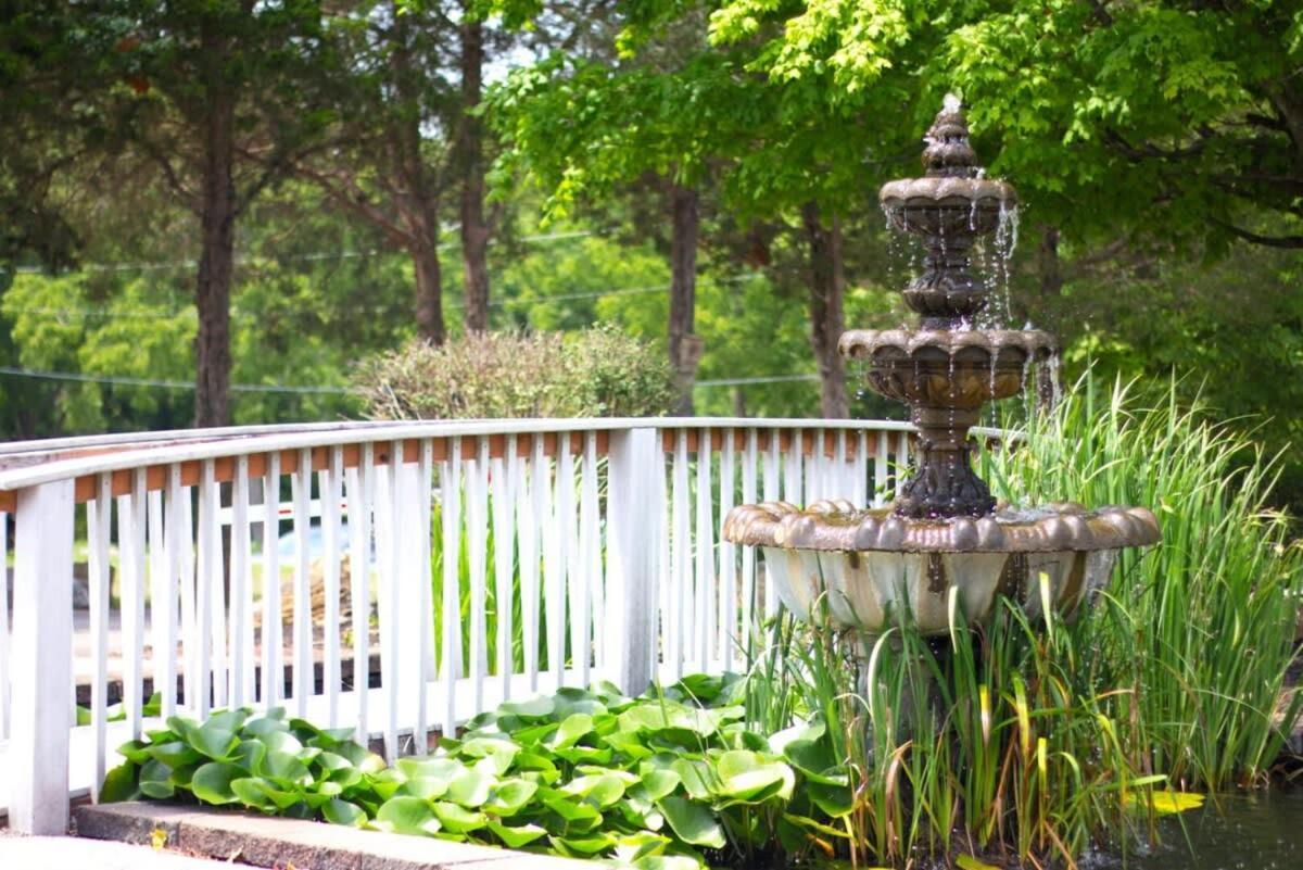 Rustic Cabin With Pool Access Bloomington Bagian luar foto